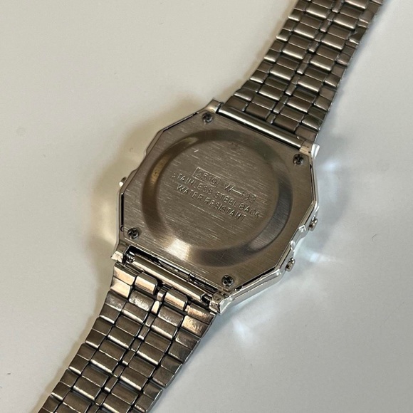 y2k 2000s vintage retro casio style silver water proof stainless steel watch - Picture 5 of 6